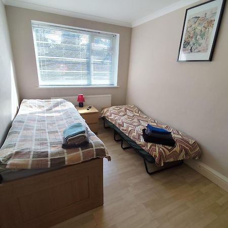 Appartement 2 Bed Flat Near Station With Parking&Comgarden à Sutton  Extérieur photo