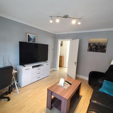 Appartement 2 Bed Flat Near Station With Parking&Comgarden à Sutton  Extérieur photo