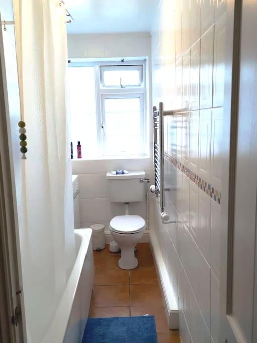 Appartement 2 Bed Flat Near Station With Parking&Comgarden à Sutton  Extérieur photo
