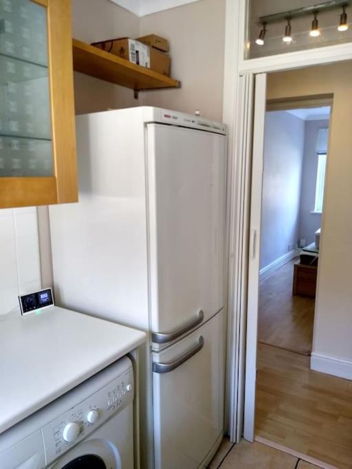 Appartement 2 Bed Flat Near Station With Parking&Comgarden à Sutton  Extérieur photo