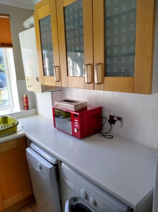 Appartement 2 Bed Flat Near Station With Parking&Comgarden à Sutton  Extérieur photo