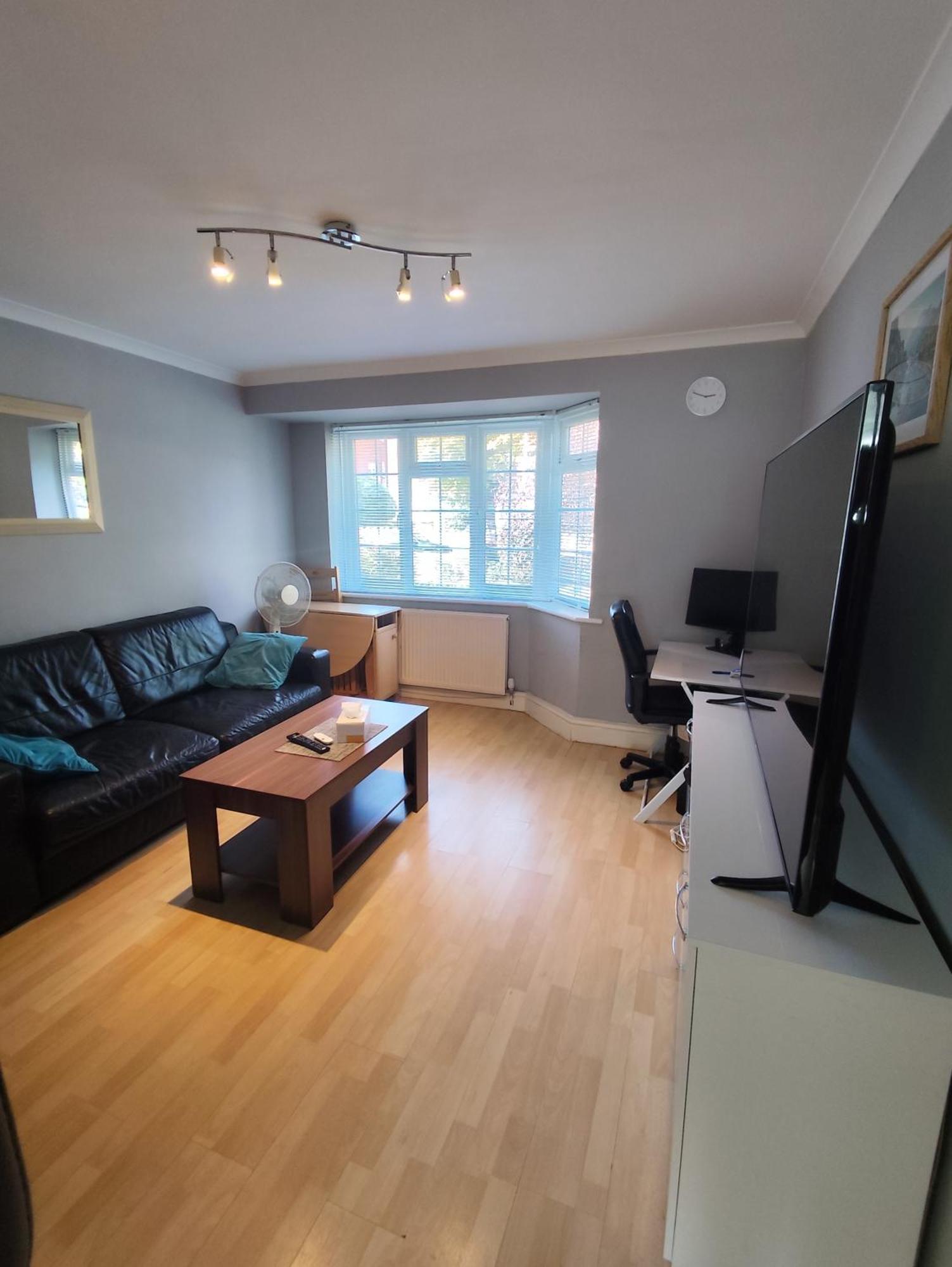 Appartement 2 Bed Flat Near Station With Parking&Comgarden à Sutton  Extérieur photo
